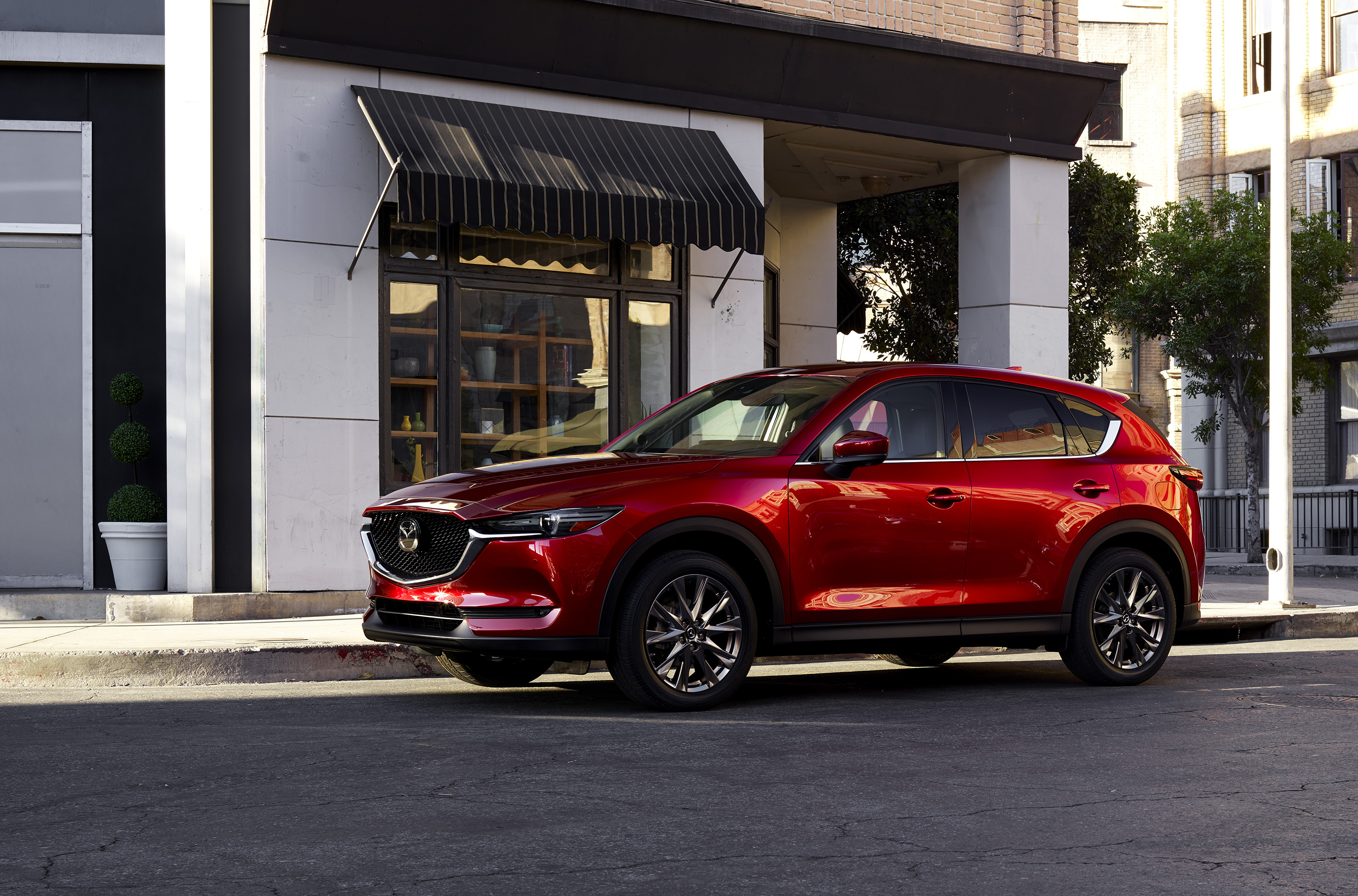 Mazda CX-5 2021 года — единственный внедорожник, получивший оценку «хорошо» в боковых краш-тестах IIHS